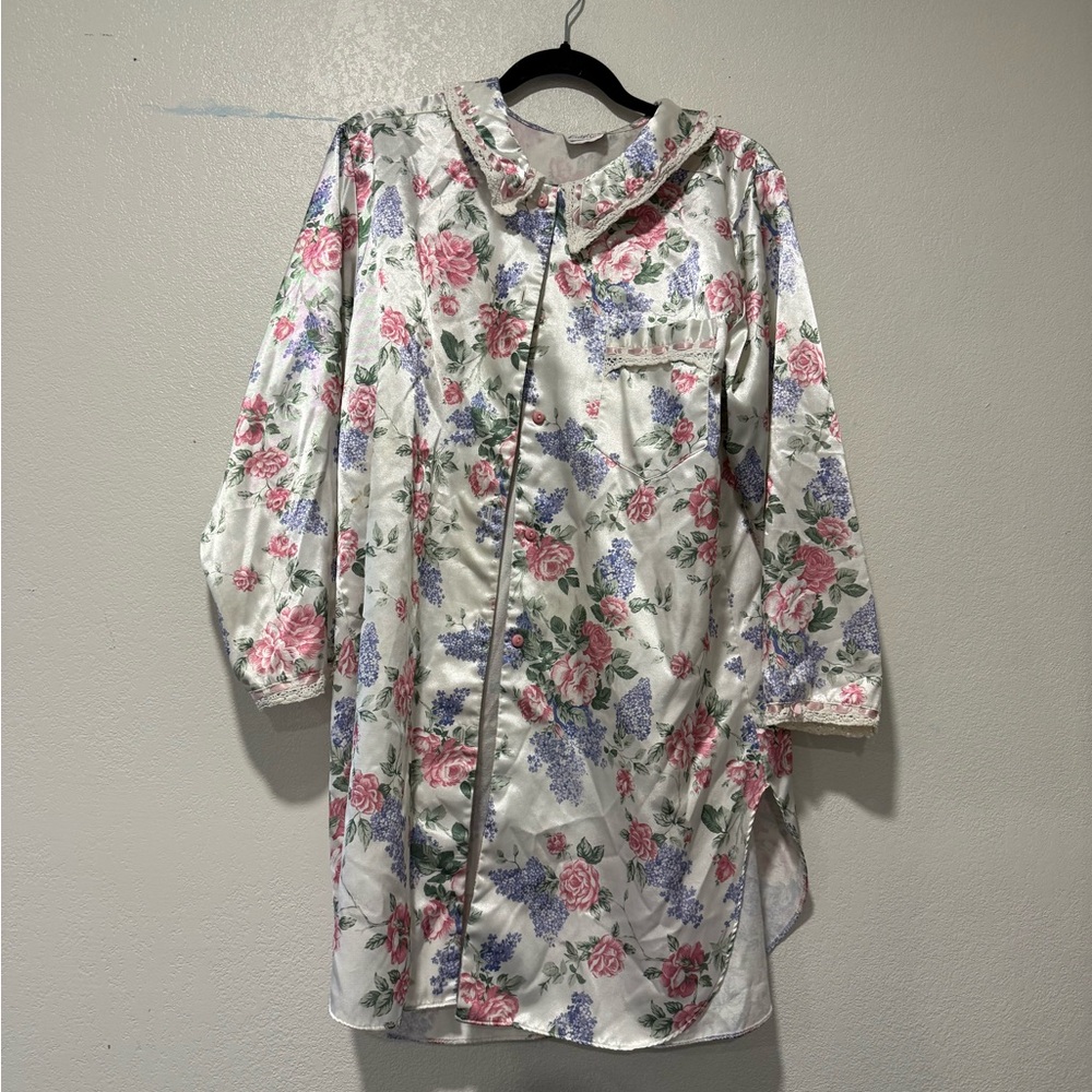 Vintage women’s Nightgown